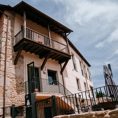 O Balcón Da Ribeira Hotel *