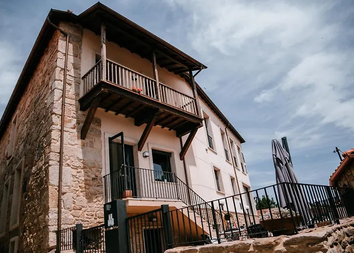 O Balcón Da Ribeira Hotel *